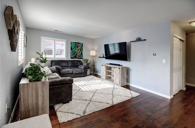 Building Photo - 3BD, 2BA Front side Duplex with Private Front Yard, Near Sloan's Lake