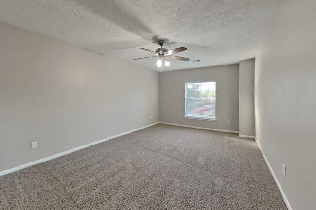 Building Photo - 20402 Avery Point Dr