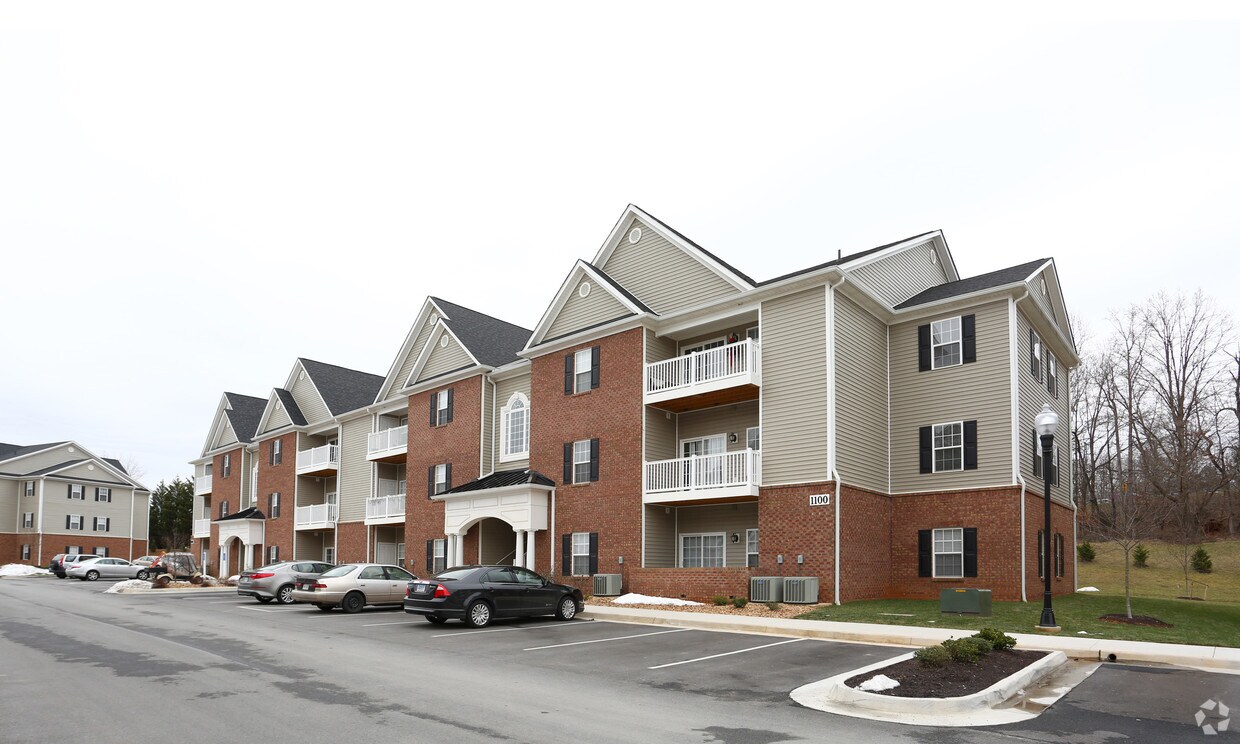 The Gables Of Spring Creek 1061 Spring Creek Dr Forest Va 24551 Apartment Finder