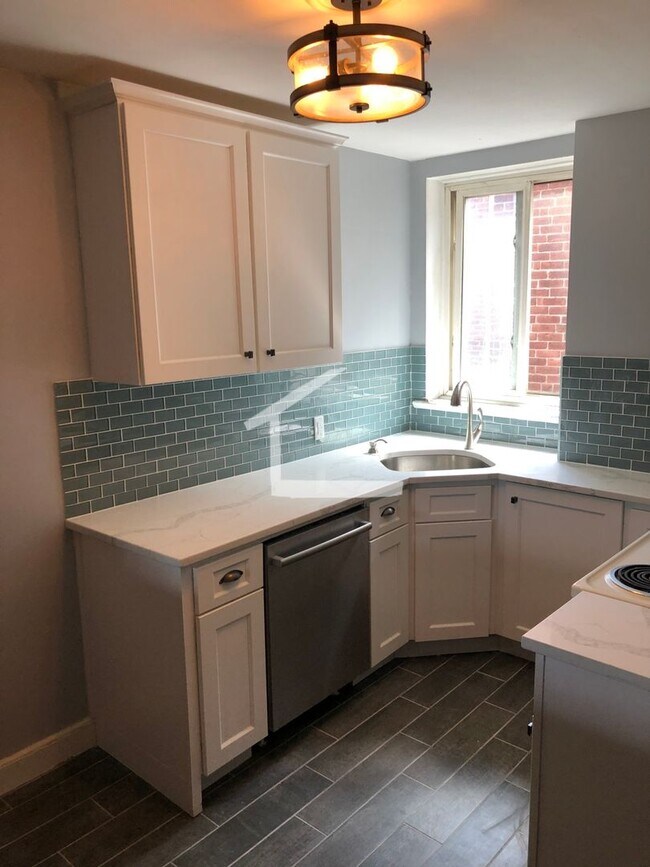 Building Photo - Don't miss out on this amazing deal!