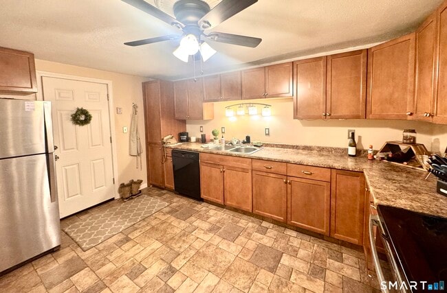 Building Photo - 110 Lake Rd