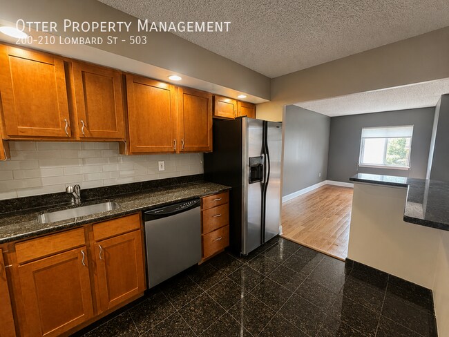 Building Photo - 200-210 Lombard St-503