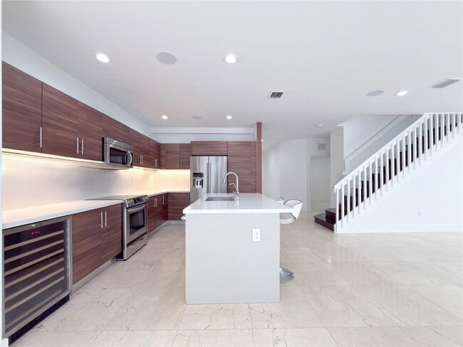 Building Photo - 10423 NW 70th Ln