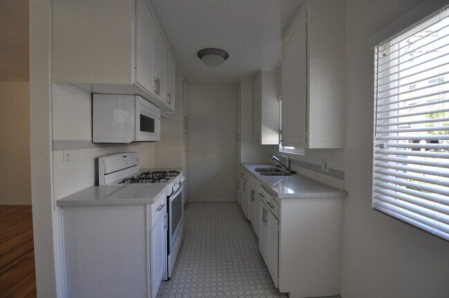 Building Photo - 11054