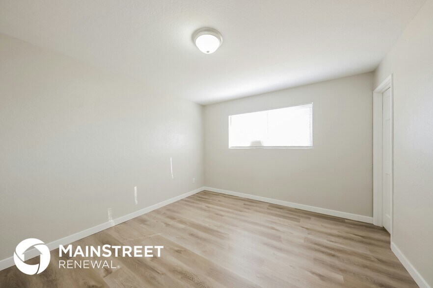 Building Photo - 4749 N 39th Dr