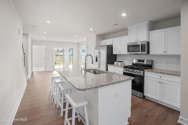 Building Photo - 3111 Edgehill Dr