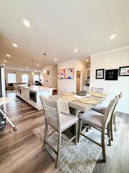 Building Photo - 11470 St Luke Dr