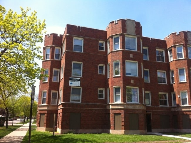 Chatham Apartments - 8152 S Evans