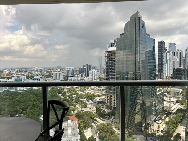 Building Photo - 1541 Brickell Ave