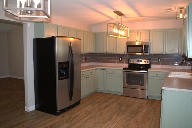 Building Photo - 607 Winterway Dr.