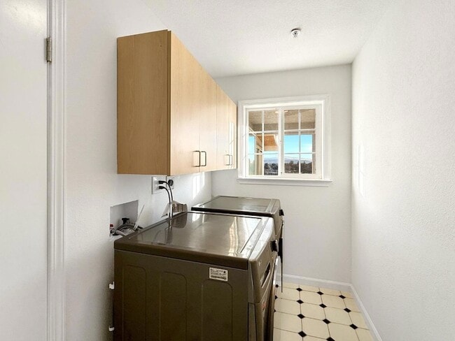 Building Photo - 2800 Roop Rd