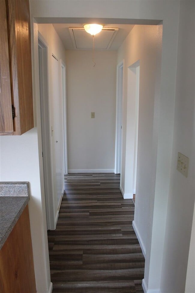 Building Photo - 3 Bedroom, 1.5 Bathroom House! Available now!