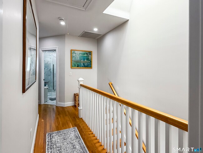 Building Photo - 41 Hillside Ave