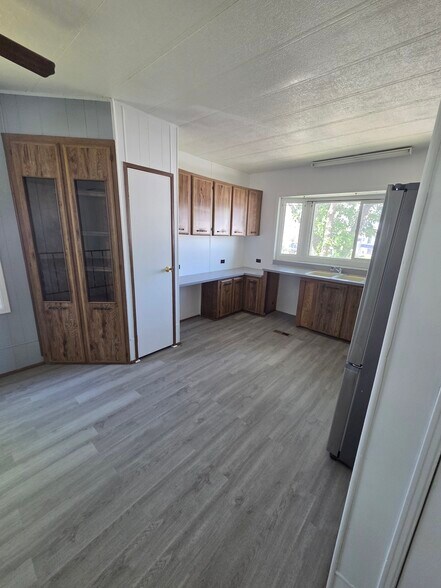 Building Photo - 1511 Mydland Rd
