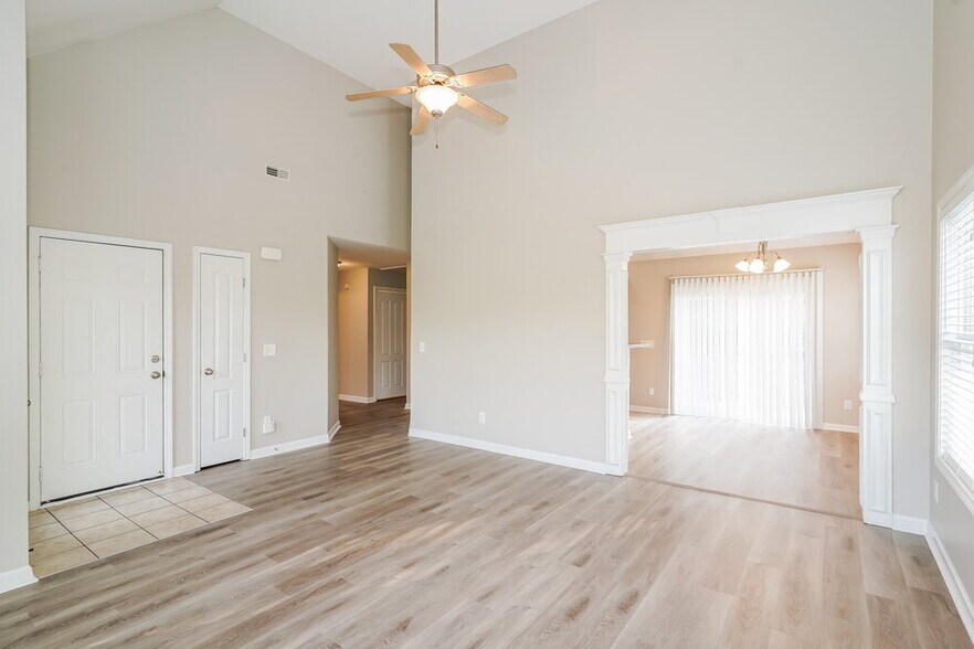 Building Photo - 723 Wildwood Dr