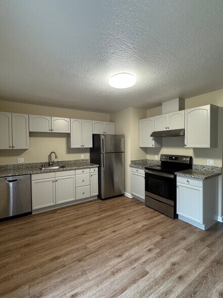 Building Photo - 366 Rose Ave