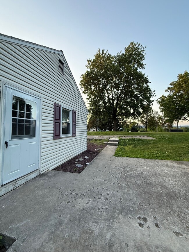 Building Photo - 6820 Rowe Dr