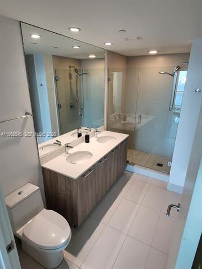 Building Photo - 501 NE 31st St