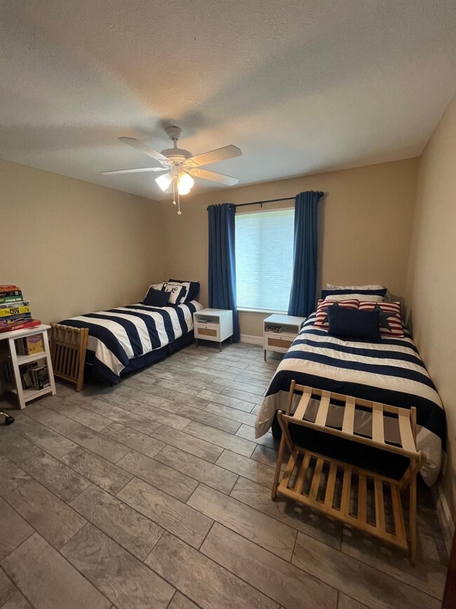 Building Photo - 1948 NE 2nd St