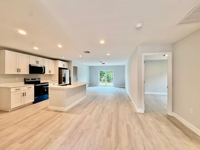 Building Photo - New Home Port Charlotte House For Rent