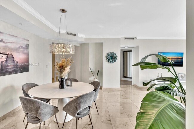Building Photo - 848 Brickell Key Dr