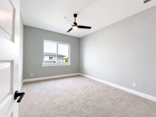 Building Photo - 1156 Windjammer Dr