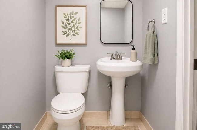 Building Photo - 2609 Lauretta Ave