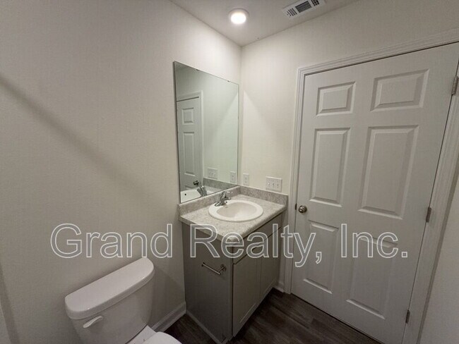 Building Photo - 4316 Jitterbug St