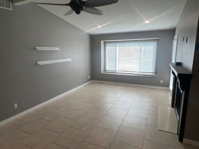 Building Photo - Updated Condo with Water view - Available ...