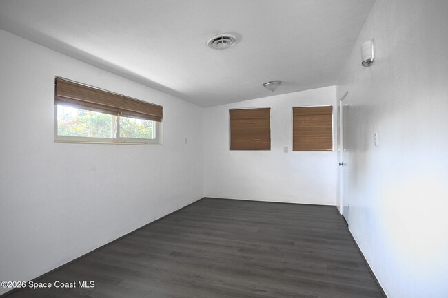 Building Photo - 453 Dolphin St