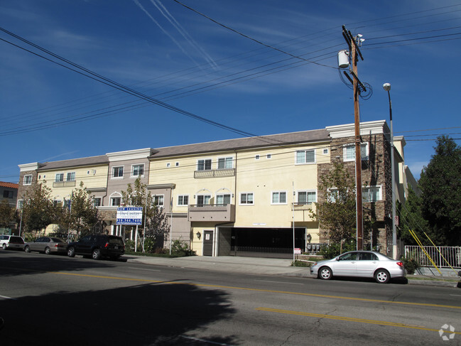 Building Photo - The Casitas Townhomes