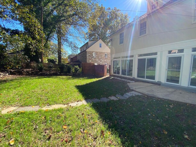 Building Photo - Stunning 4 Bed/3.5 Bath Historic Home - Be...