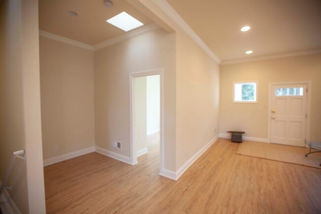 Building Photo - House for rent, Updated 4BR+2 extra BR/Den/Offices/Family Rooms & 3BA in Ingleside!
