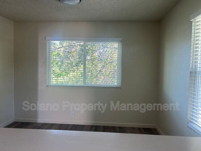 Building Photo - 766 E Tabor Ave