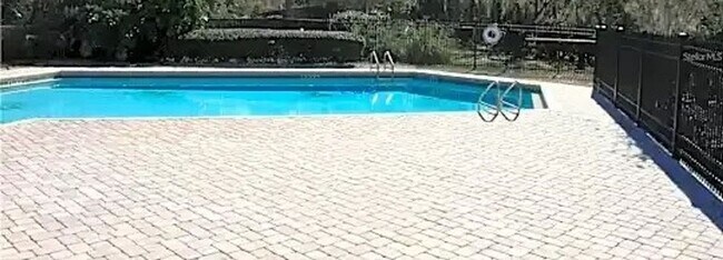 Building Photo - 2 bedroom/ 2 bath in Turkey Creek Forest