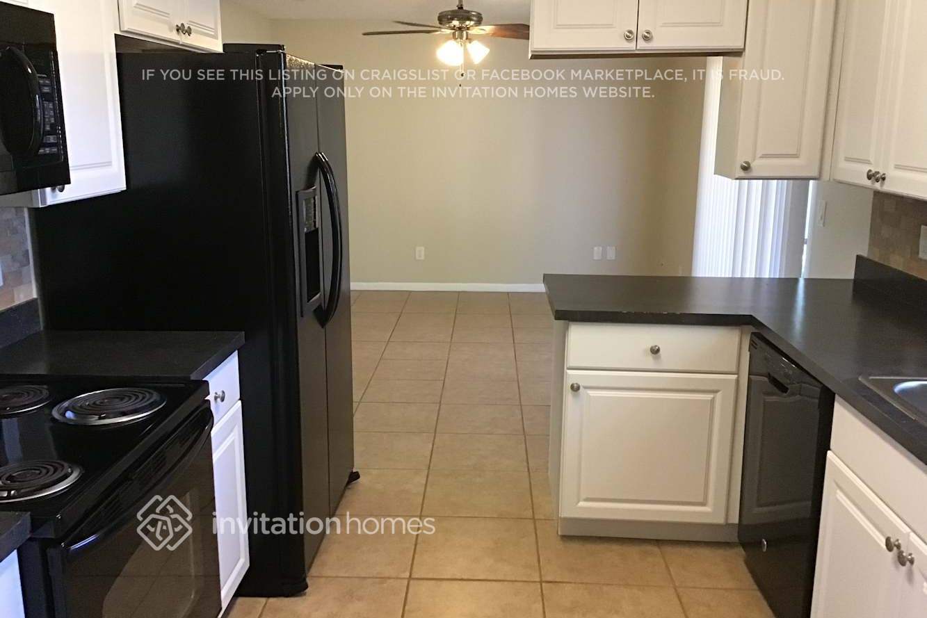 Building Photo - 2819 Bermuda Ave N