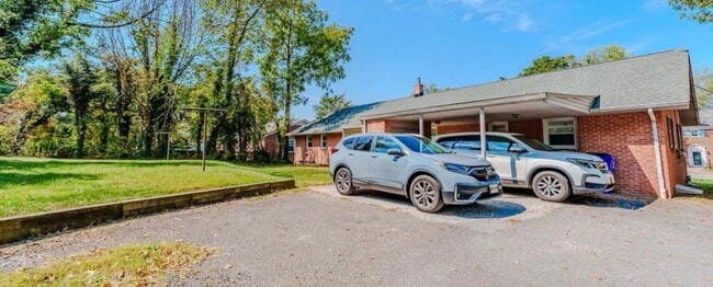 Building Photo - 203 Airport Rd