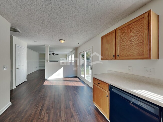 Building Photo - 1003 Glen Hollow Dr