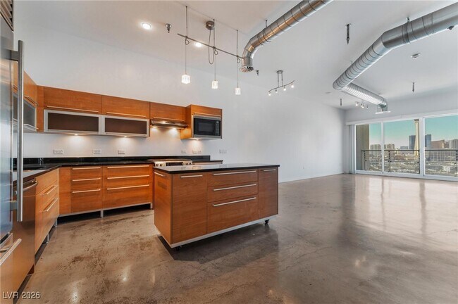 Building Photo - 200 Hoover Ave