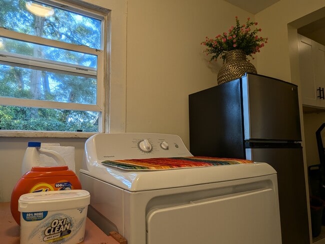 Building Photo - Farm House