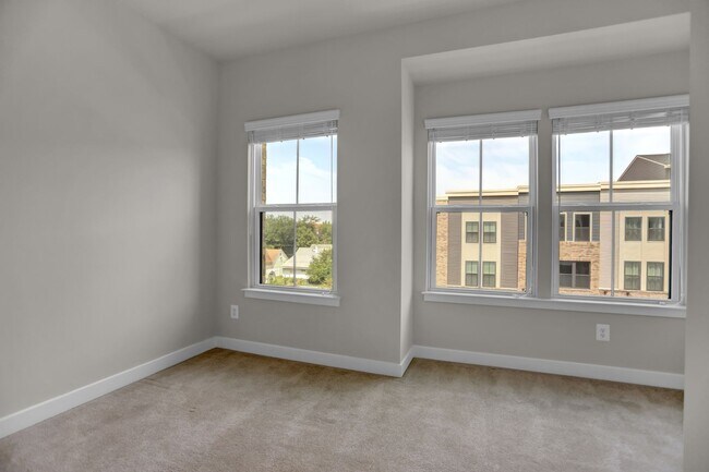 Building Photo - Luxury 4-Story Townhome with Rooftop Terrace!