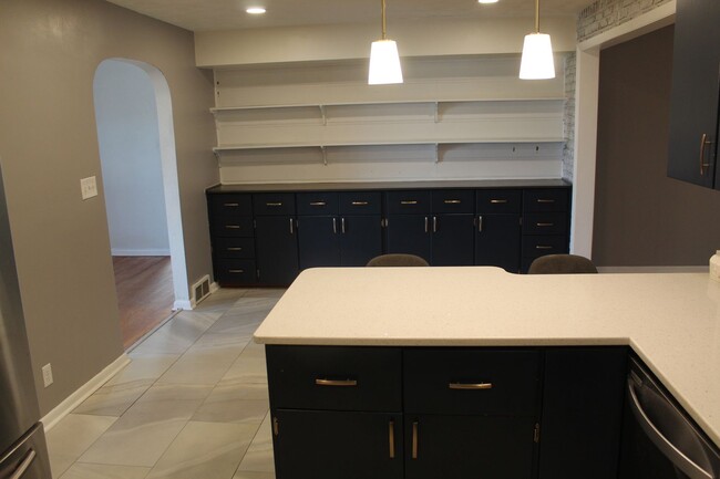 Building Photo - 4 Bedroom Ranch Home in Avon!