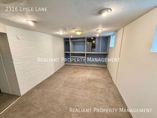 Building Photo - 2316 Lysle Ln