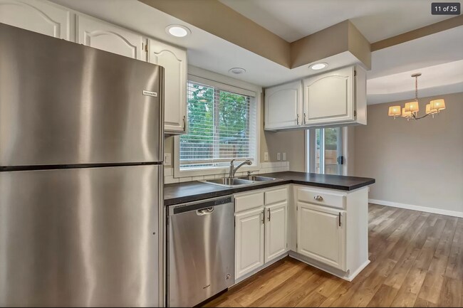 Building Photo - Updated 3 Bedroom Home In Wonderful South ...