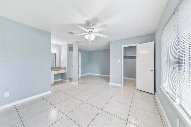 Building Photo - 718 N Fork Ct