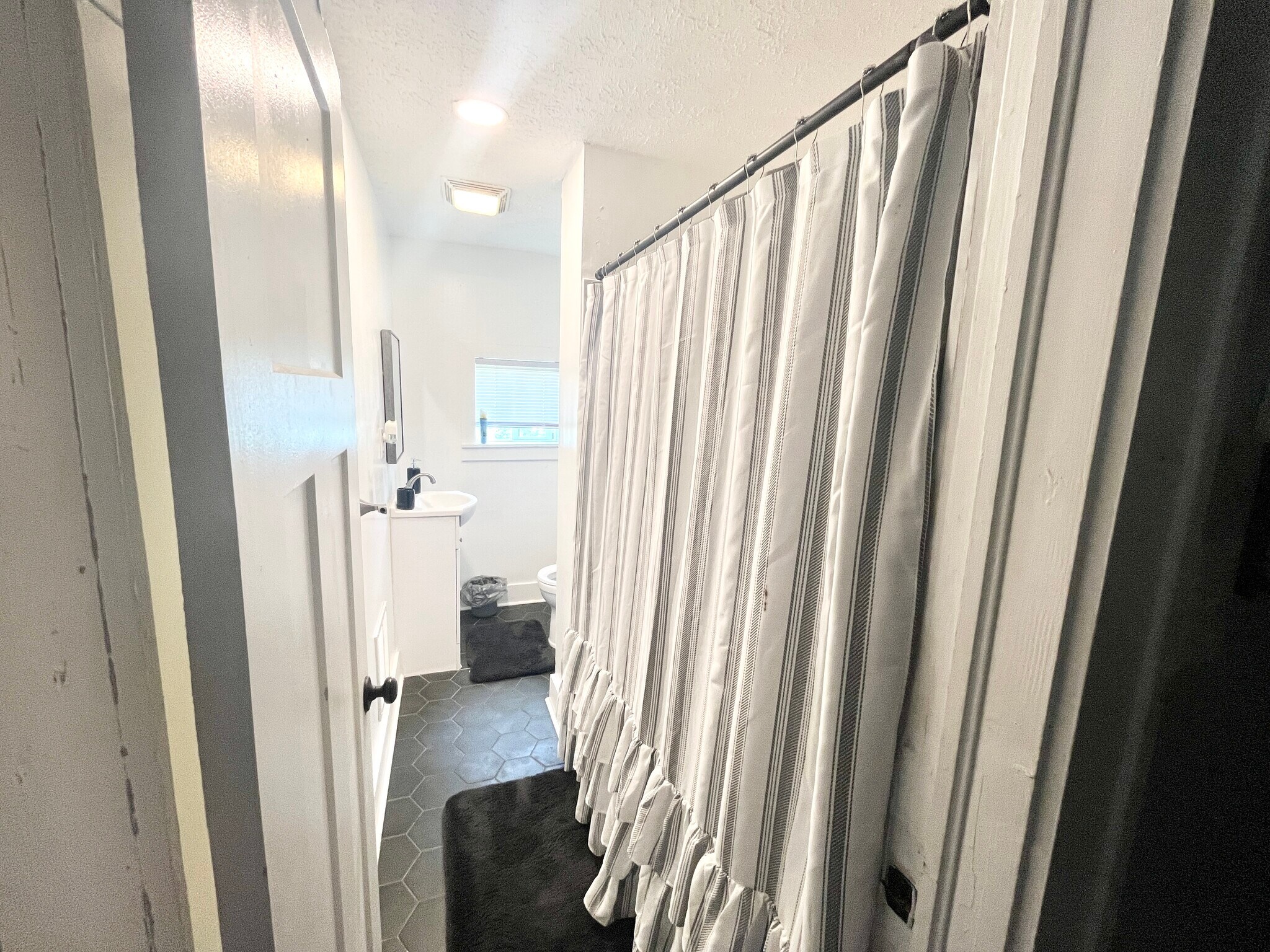 Building Photo - 645 Eastern Ave