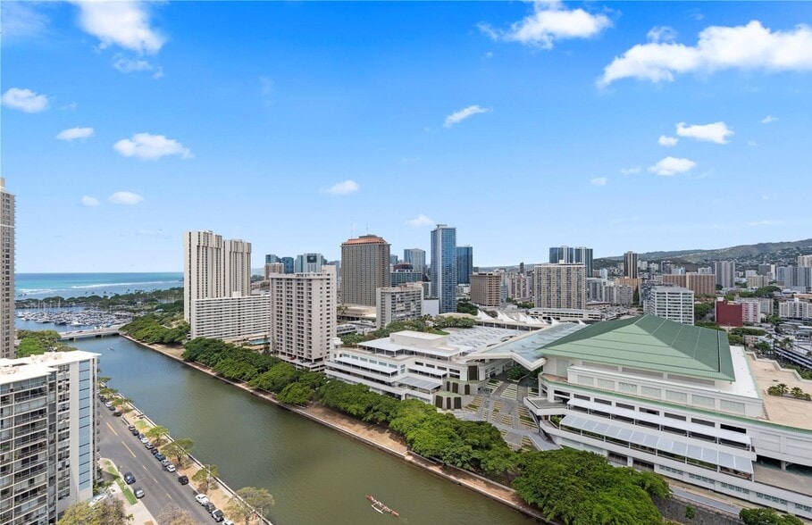 Building Photo - 1717 Ala Wai Blvd