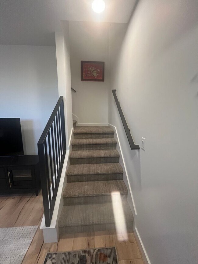 Building Photo - 2989 S 30th Ave