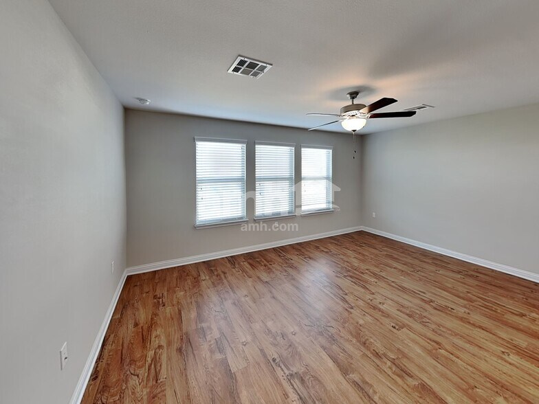 Building Photo - 8106 Cottage Rose Dr