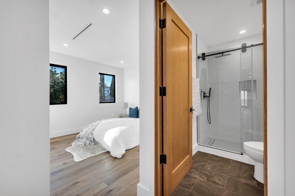 Building Photo - 651 N Wilton Pl